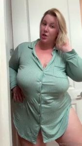 Shall we take this somewhere private tonight dm me daddy