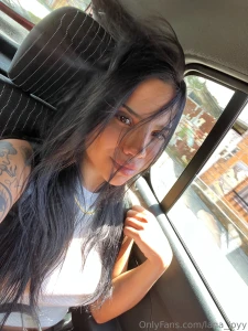 Do i look kissable in this