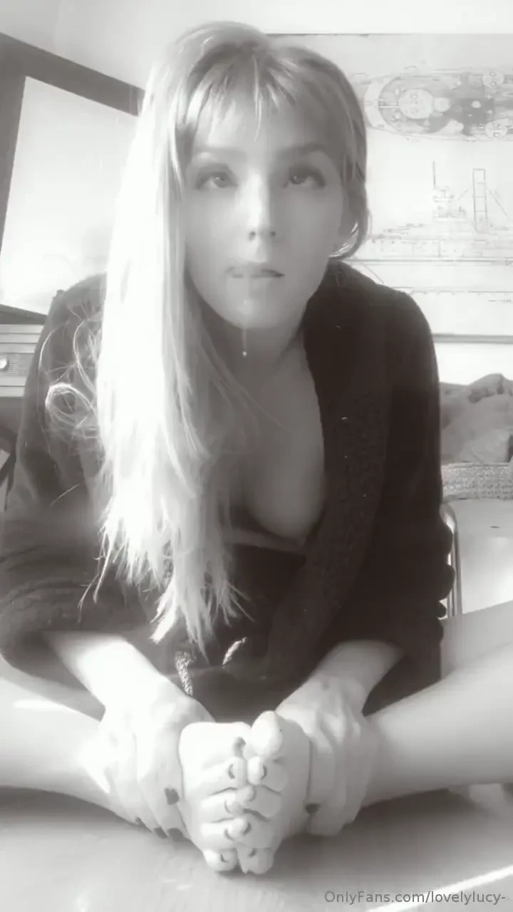 I tried so hard to drool on my toes i m out of spit hope my goofy 