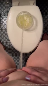 A nice messy pee i love when i get it in the bowl but almost prefer