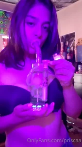 Hii i love my little bong she s so pretty