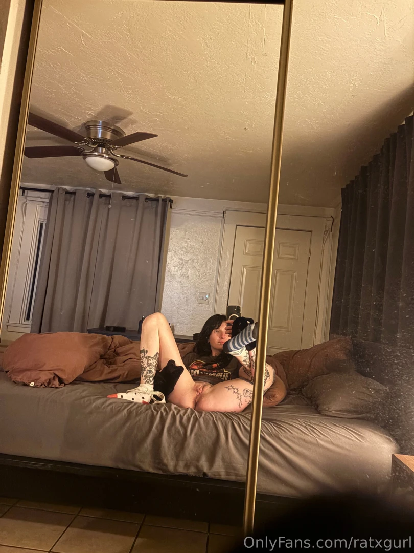 These are my kitty cat ice cream mittens 