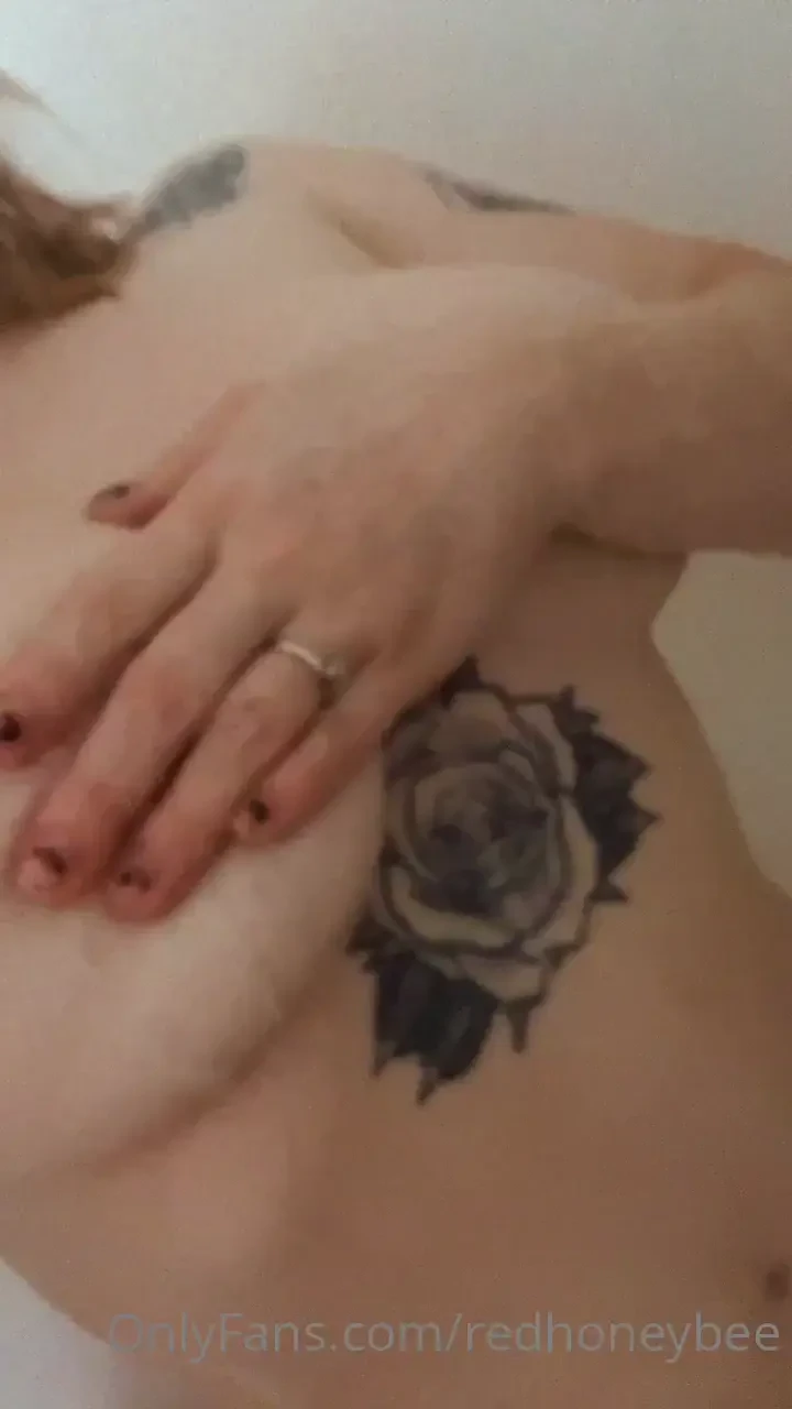 Check your dms to see me getting nice and sloppy with my dildo 