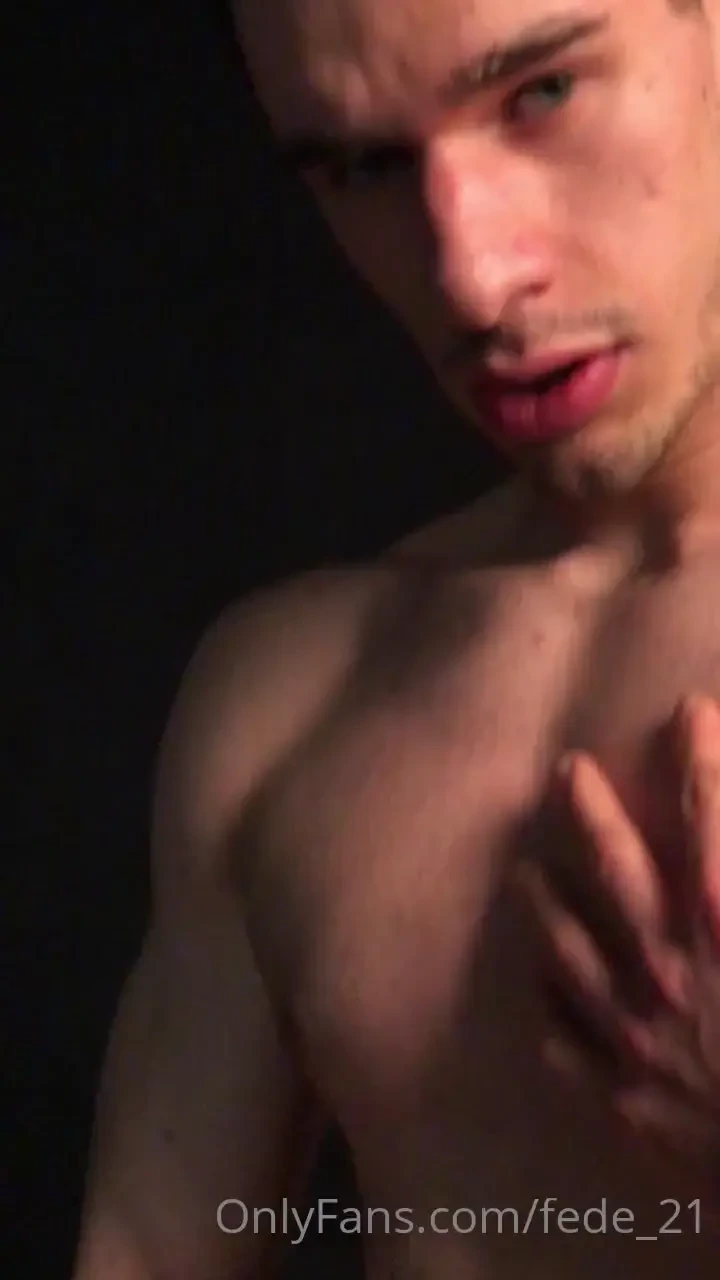 Lasciati travolgere da questo video dolce e sensuale fino a 