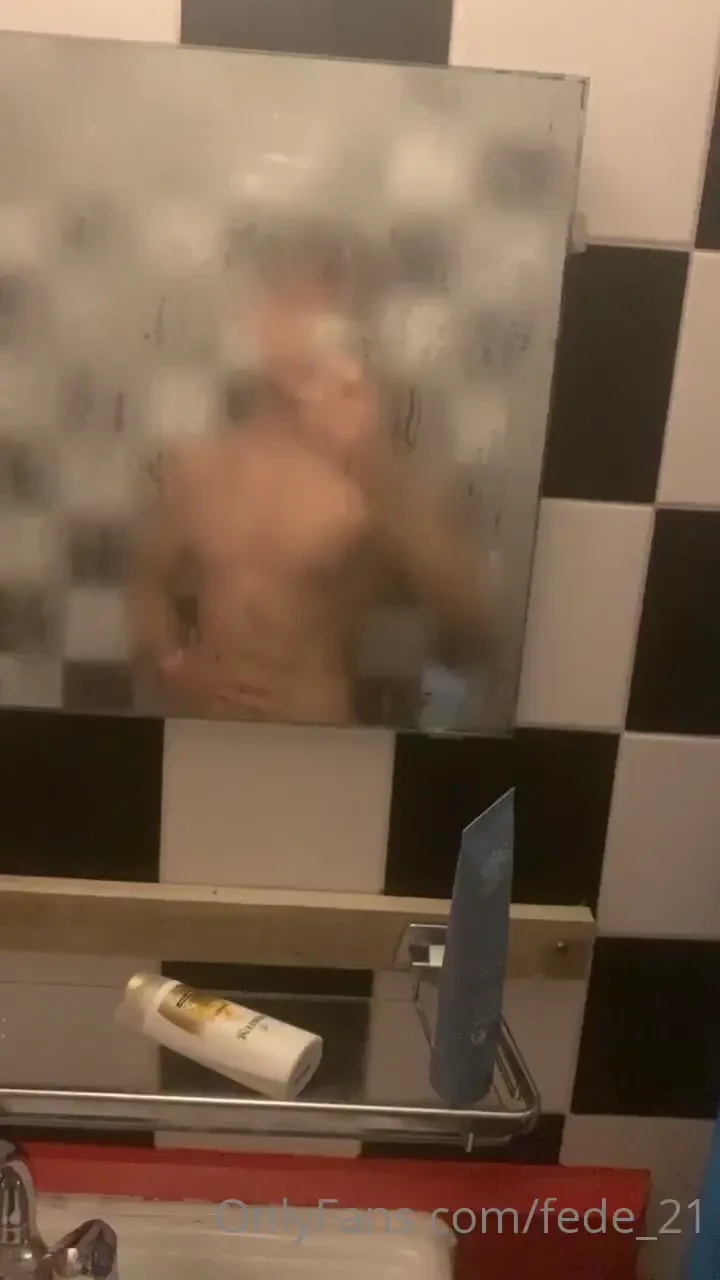 Te la faresti una doccia con me 