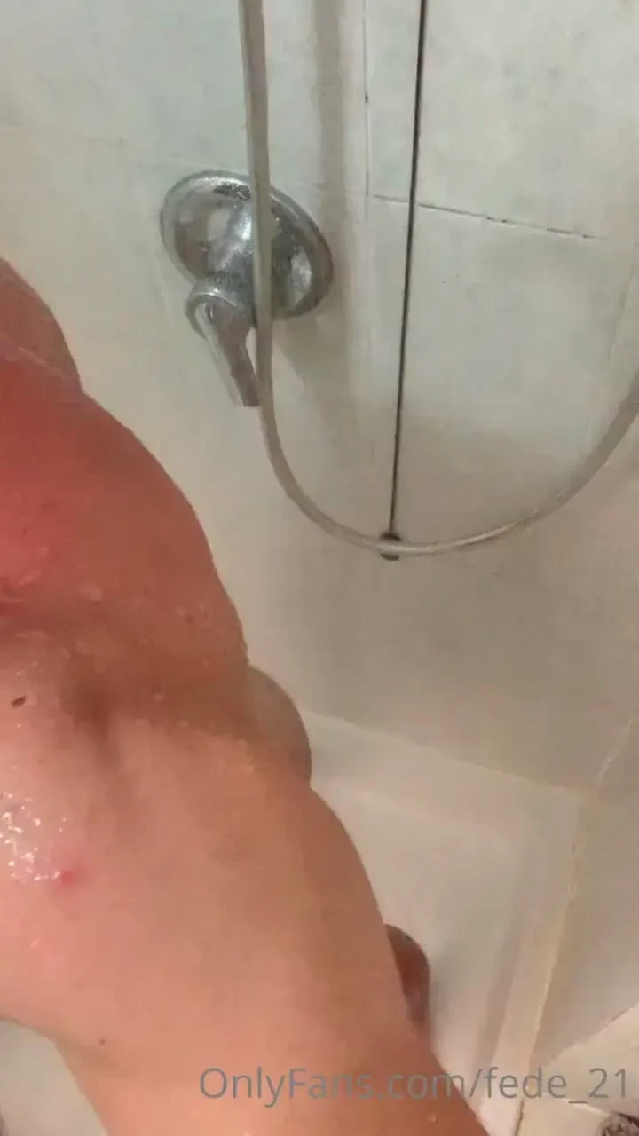 Anyone want to join in the shower qualcuno si unirebbe con me nella 