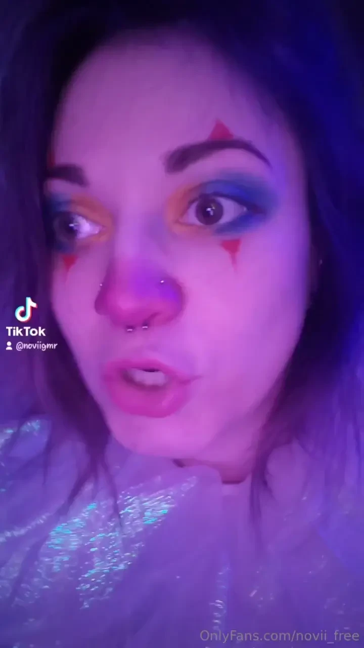 It s almost halloween and i m off y all better tune into my livestre m part 2 