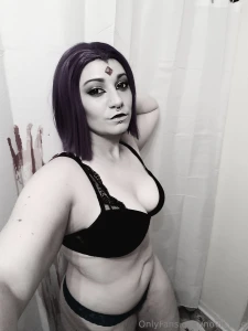 Raven of the of so popular t33n titans is clearly feeling herself like