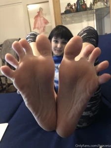 Just happy getting my toes sucked