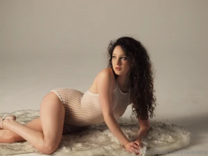 Being normal is boring so i choose to be extra hot part 2