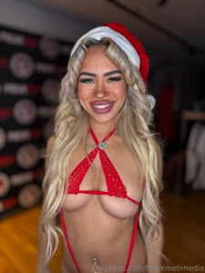 Would u rather have 1000 or christmas 1 hour to do anything you want