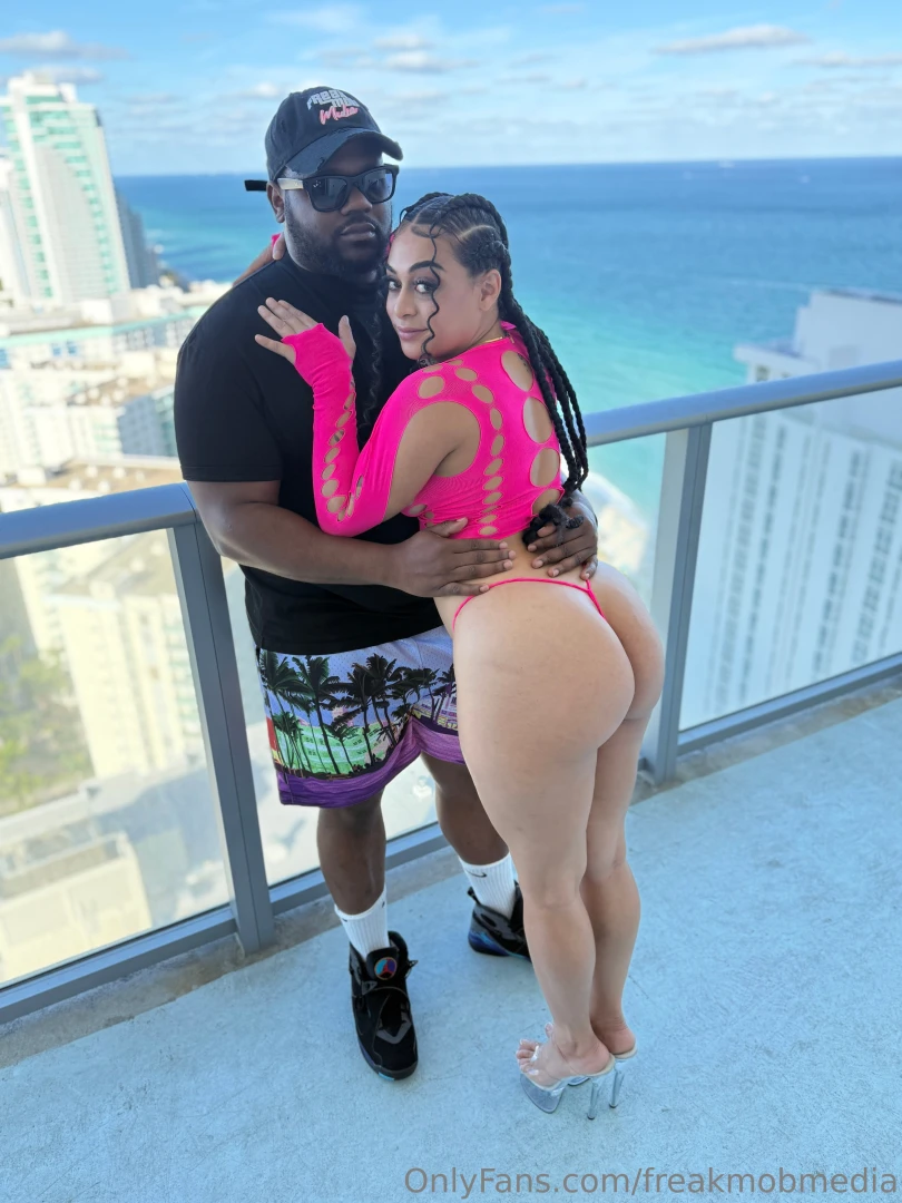 You can pick up this set on freakmobmerch com right after these photos part 3 