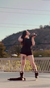 Cream pie en patines y en la calle definitivamente el cream pie es una