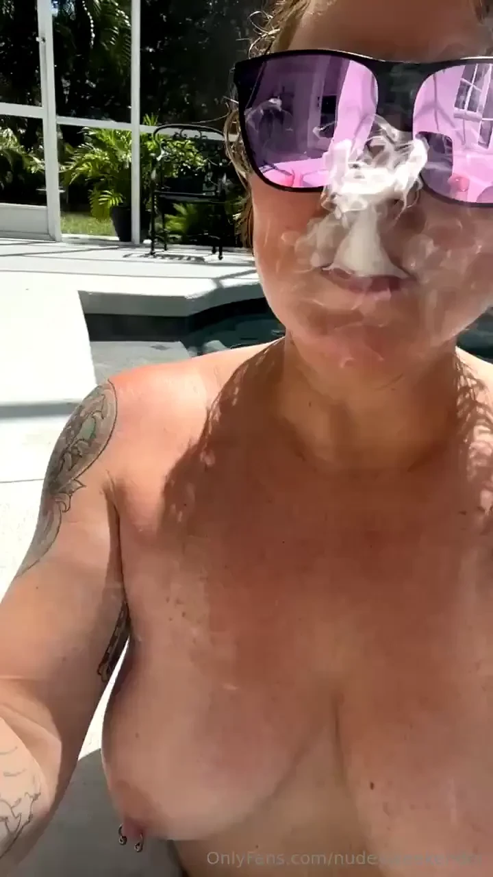 Man i wish i had a pool at my house 