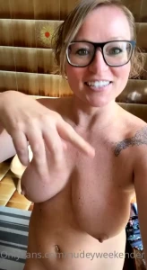 A very happy monday now that i can post again