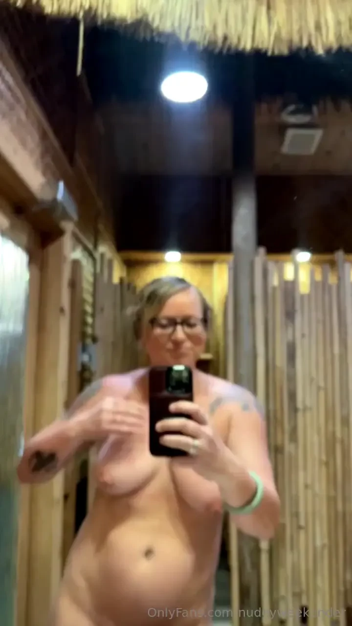 These places should incorporate a nude selfie station so all my pics 