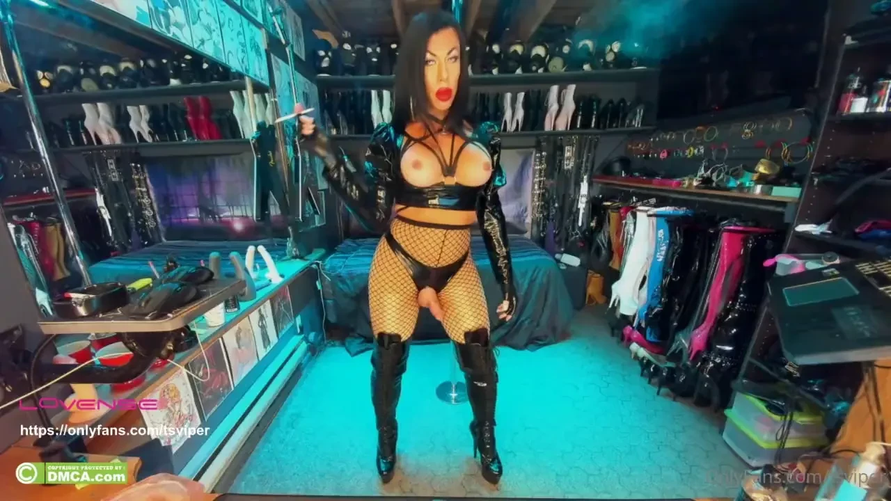 Pvc mistress smokes 120 mm 