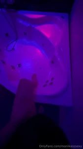 Who wants to come with the horny-me in the jacuzzi