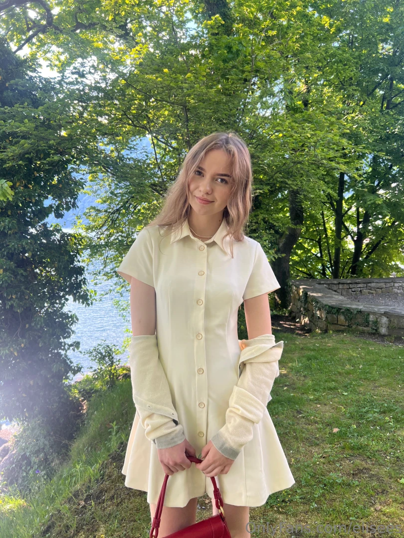 Dressed like sunshine in the forest 