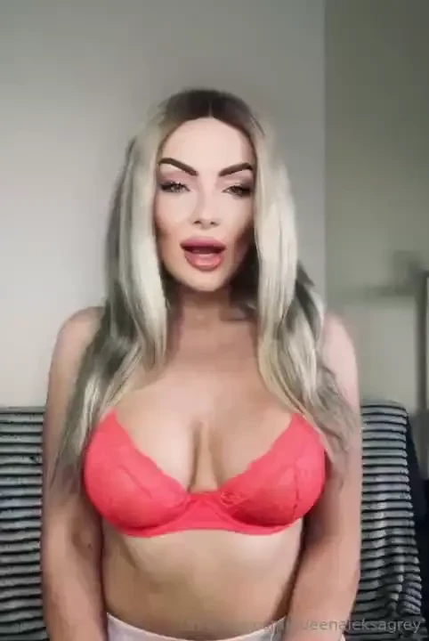 Follow me on queenaleksagreyvip to get me all naked for you every day 