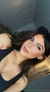 Home alone tonight and needing to cum really bad come message me sweet