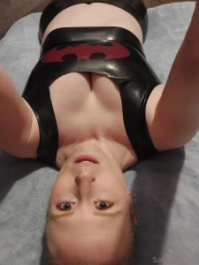 I had a request for some more content in my batgirl latex and i just