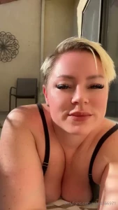 These cakes are whiteeeee