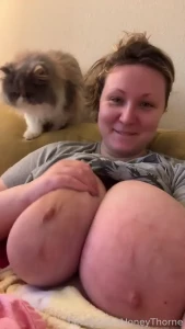 Trying to take a titty freeze and i have a visitor everyone loves my part 1