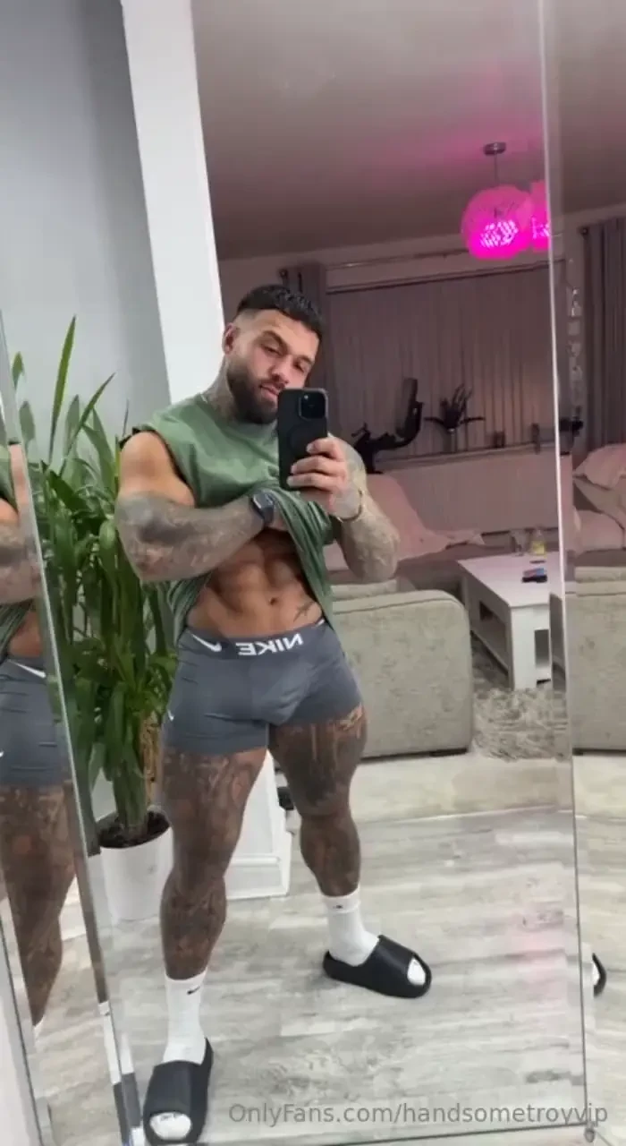 Pumped and horny after my sunday workout whos coming to rub me down 