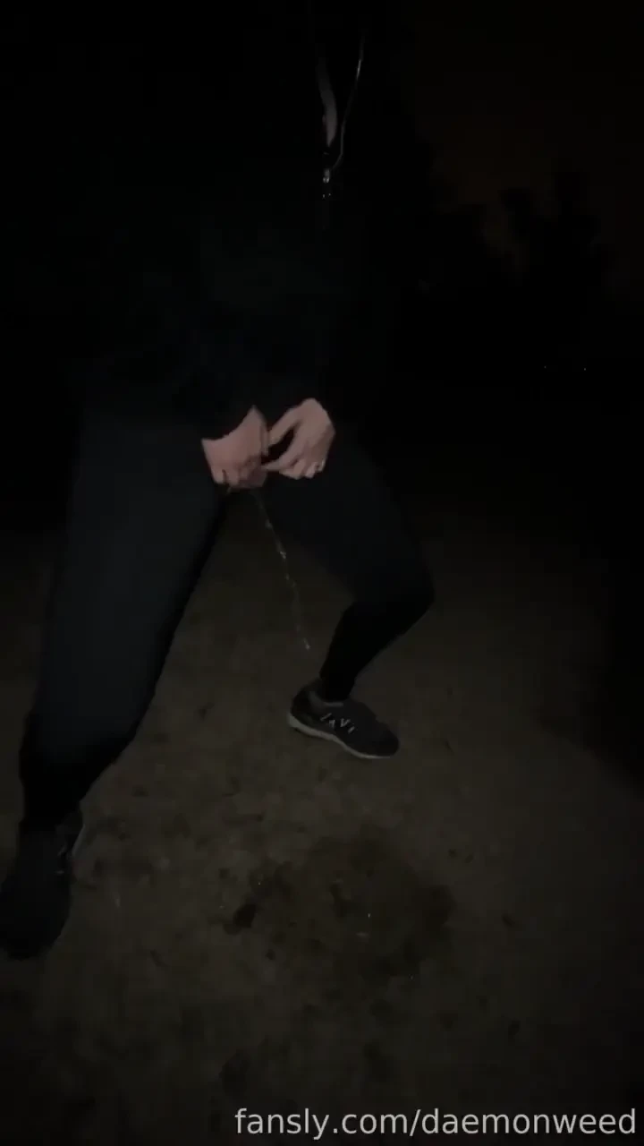 We went on our daily hike at the woods with our ready-to-pee outfit 