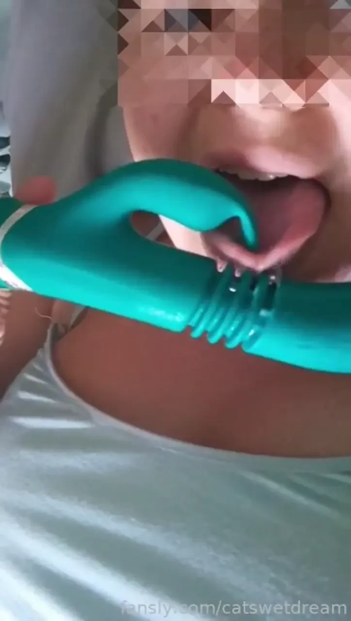 Tasting my sweet pussy after using one of my favorite toys pussy milf 