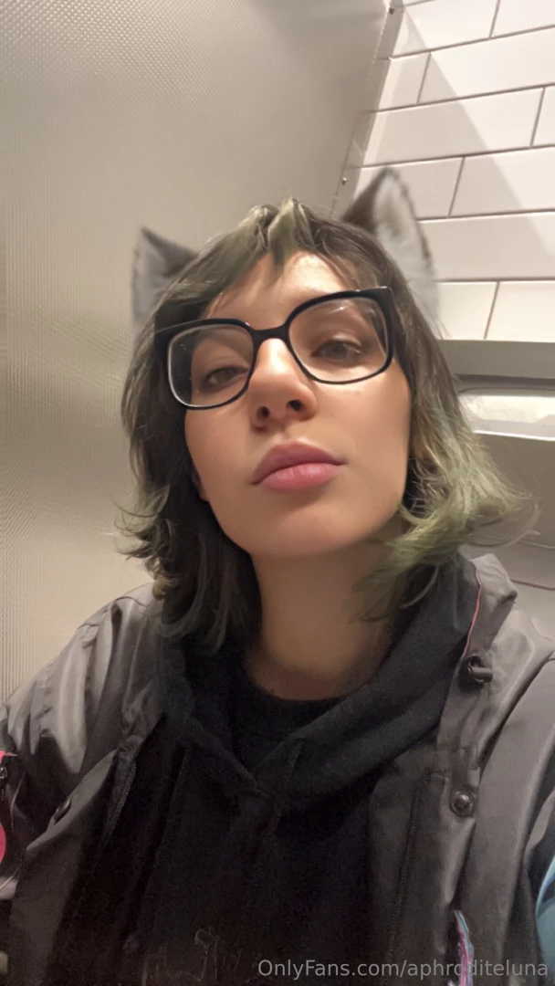 Another poll number 2 it looks like shadowheart is winning by an 