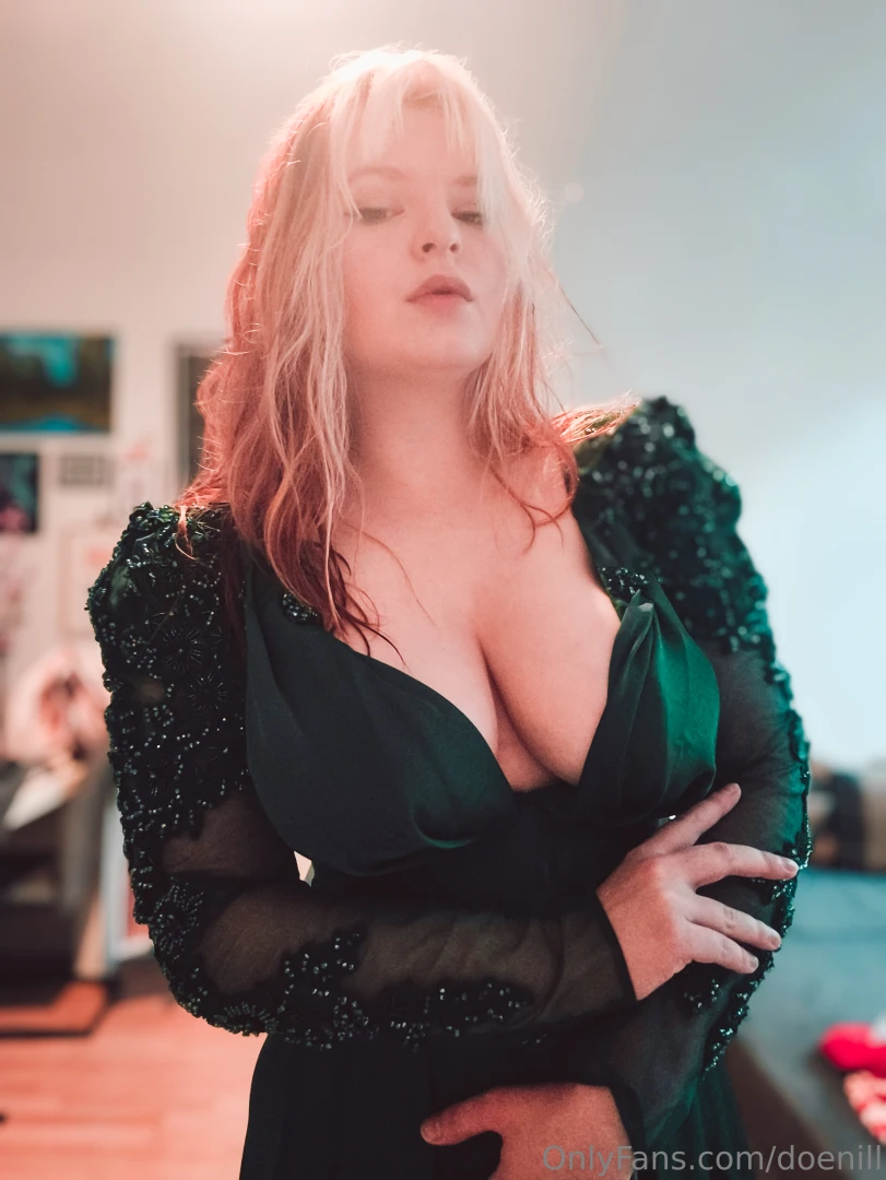 Day 9 brings a dress that might remind a bit on a christmas tree part 1 