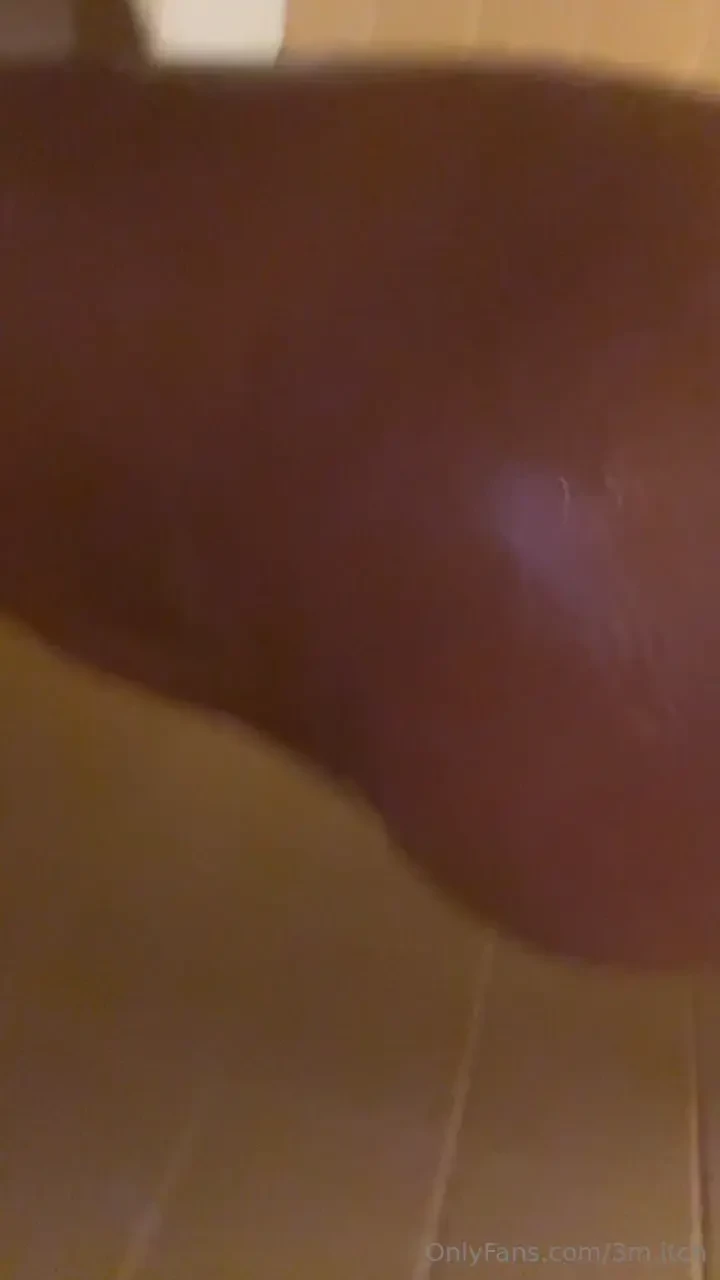 Quick lil bit of me showering an oiling up for you cutiess part 3 