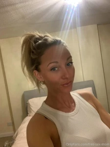 It s been a tiring day message me to keep me awake and feeling naughty