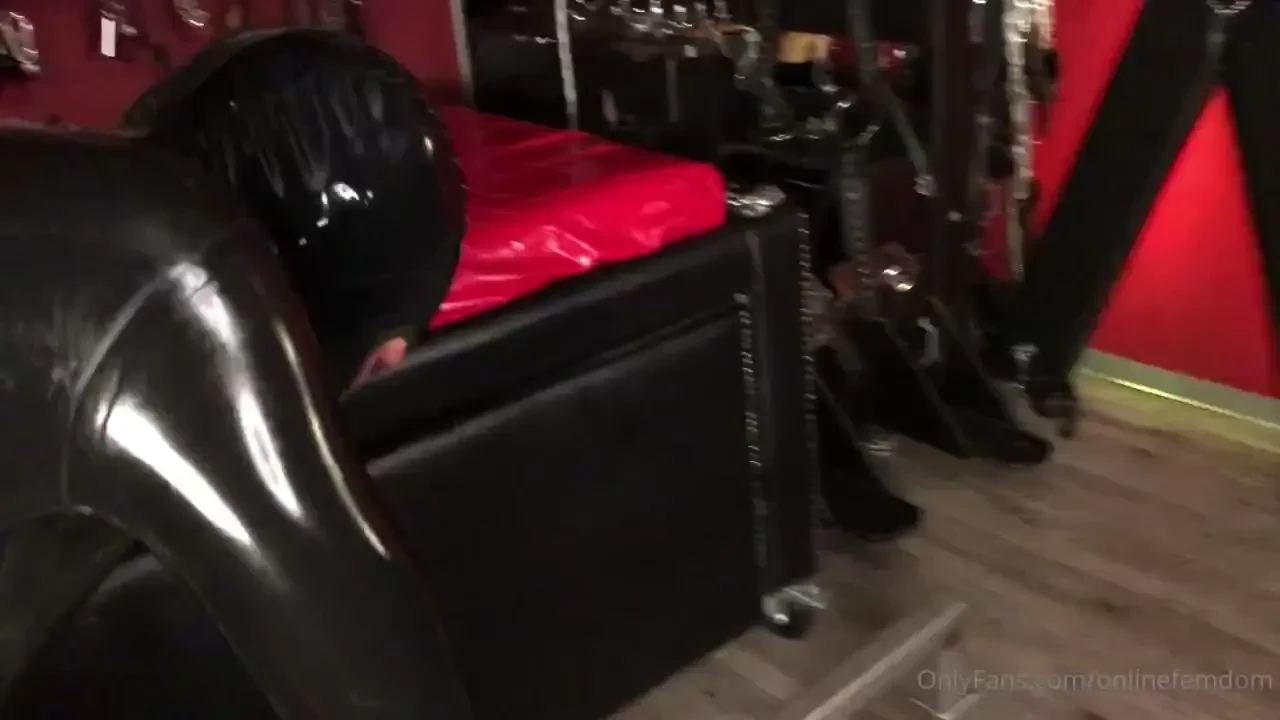 Video - while stretching your ass your mouth will get trained at the 