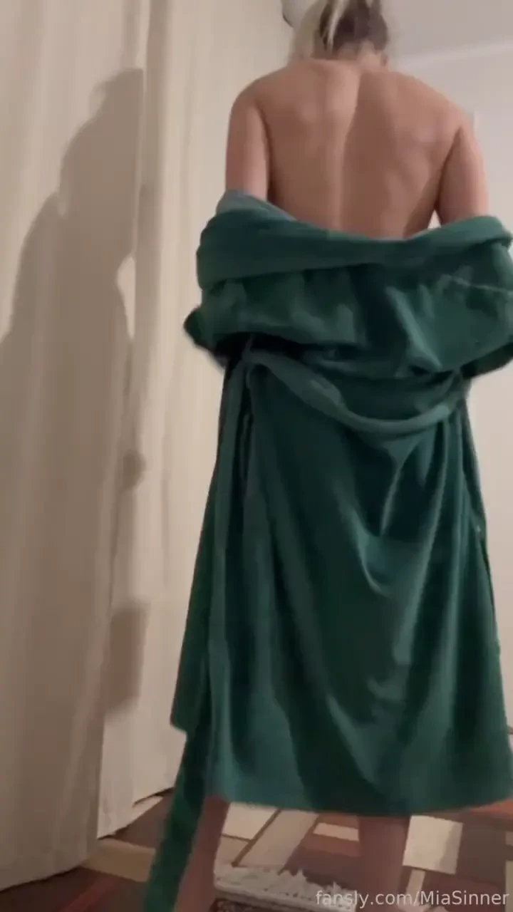 Green robe reveal in my bedroom wrapped in my green comfy robe i begin 