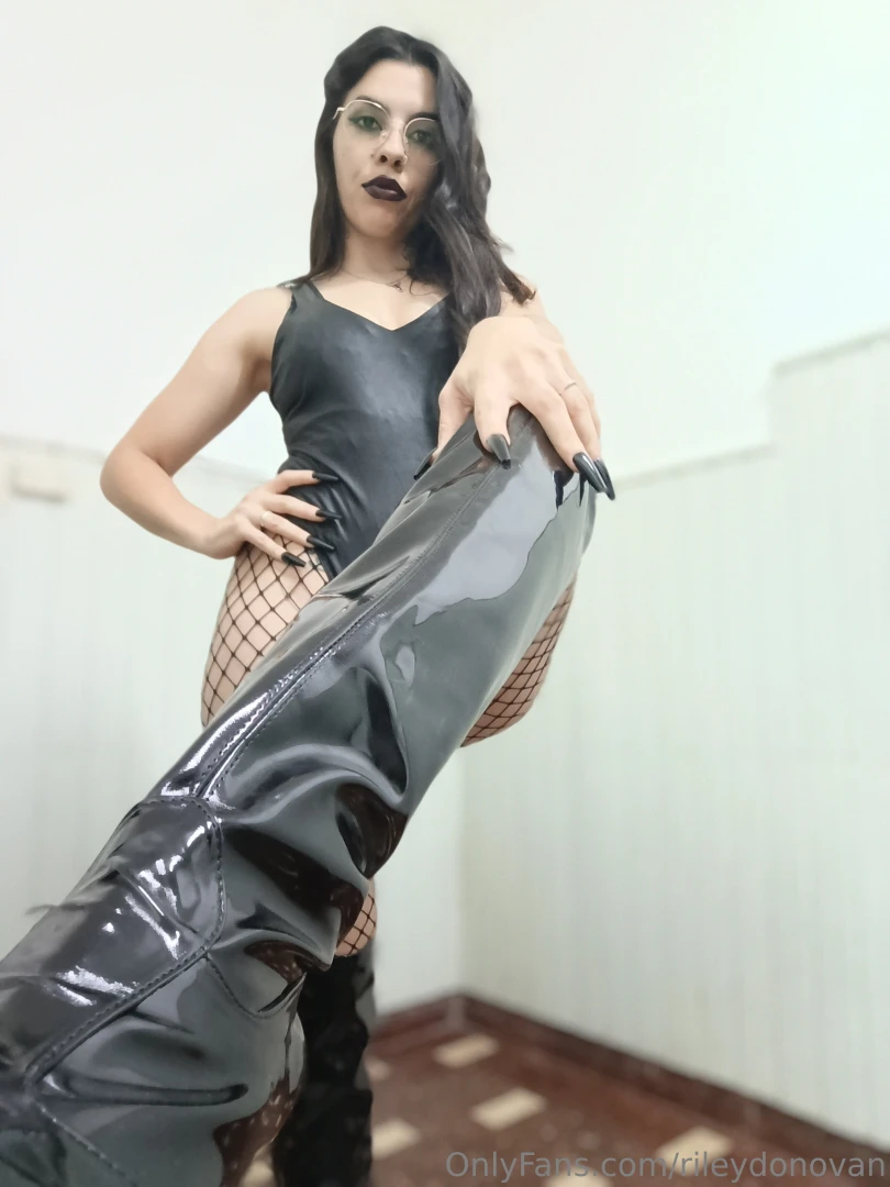 I want you to scream my name bitch i want you to ignore your wife 