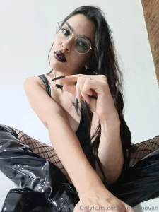 Like if your dick is smaller than 7 inches now you have to apologize