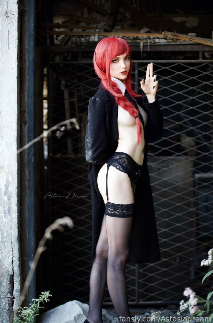 Your favourite miss makima fyp cosplay makima chainsawman ass booty 