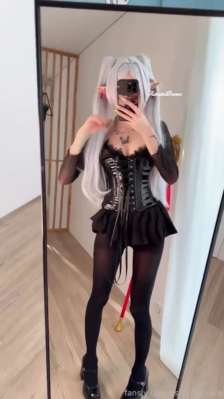 Any frieren fans here fyp goth gothgirl cosplay cosplayer anime 