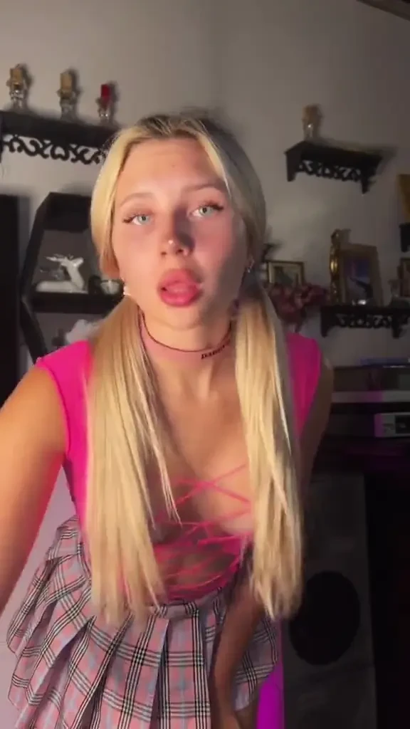 Do you prefer chatting here or watching content fyp goddess babygirl 