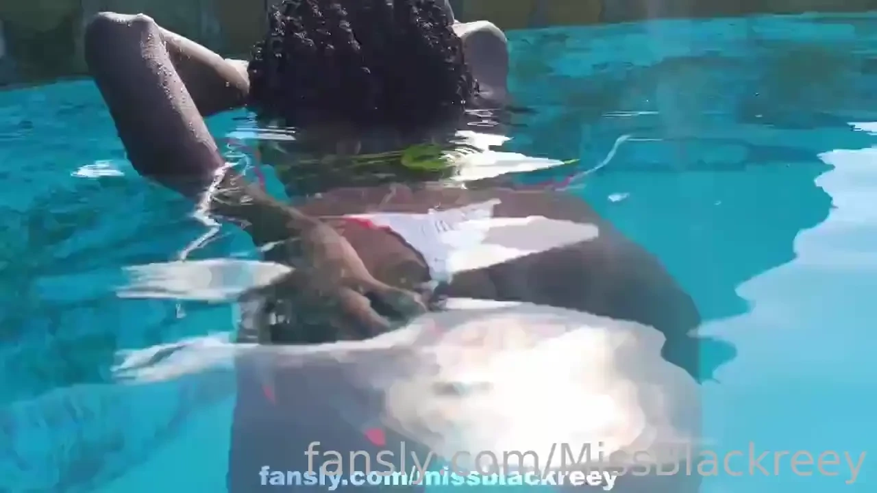 As alternative to the shower the pool is also a great way to cool down 