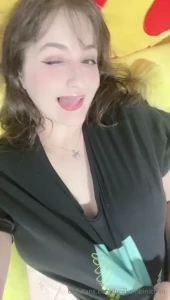 I am doing a goal in my vip onlyfans if we reach 100 fans i will give