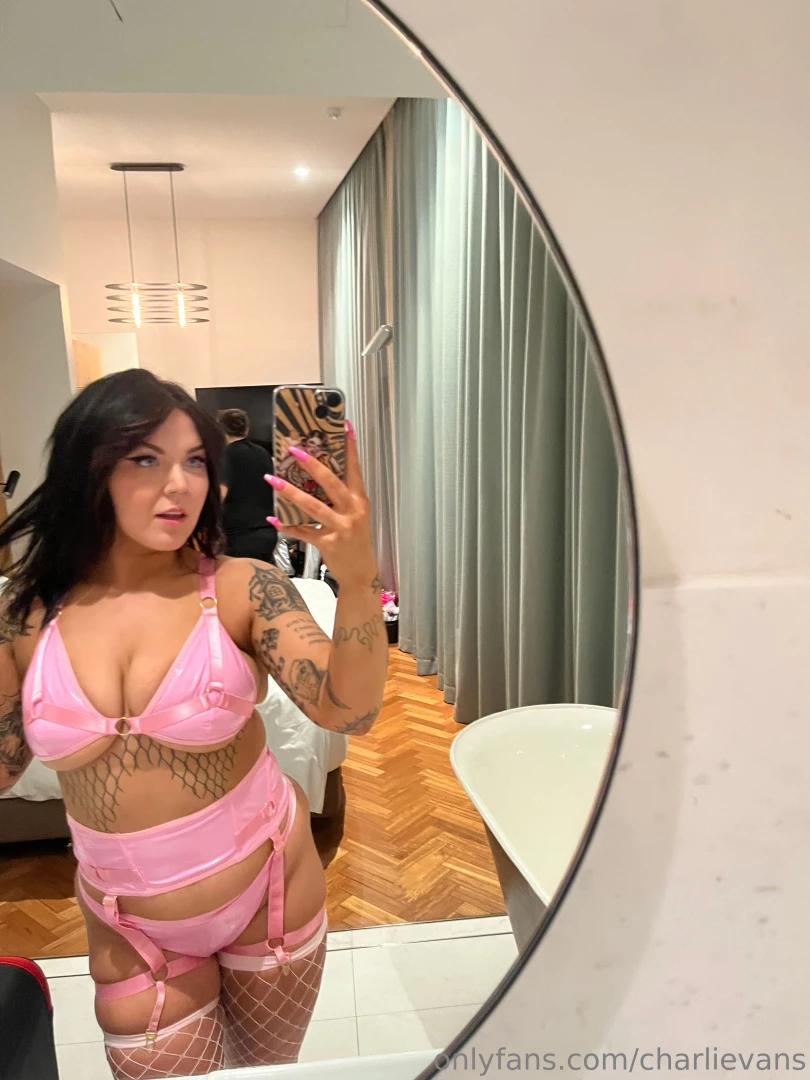 I love finding little bts selfies 