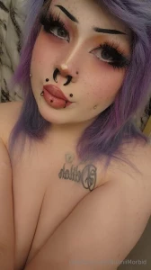 Whos your fave gothgirl cum tell me why i m your fave dms open