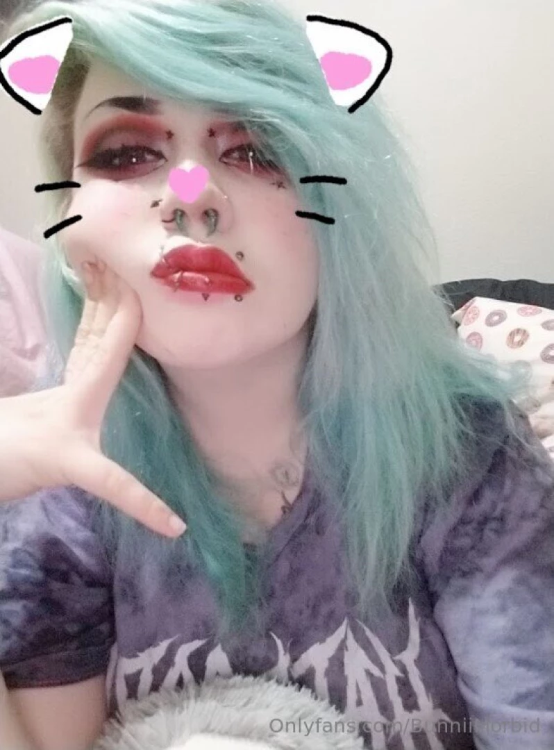 Who s got a case of the mondays cum chat w me 