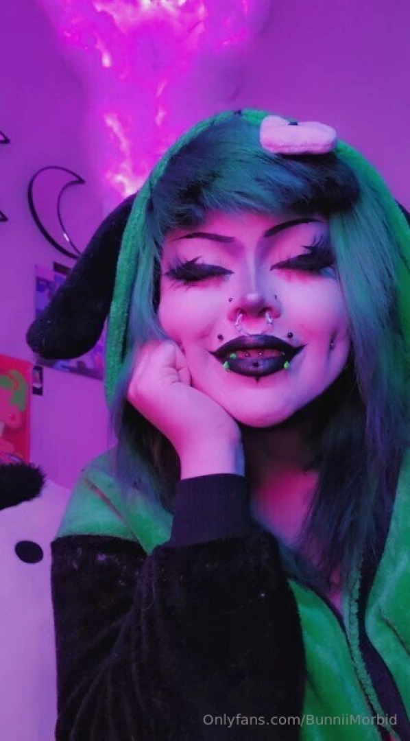 Cum into my dms amp lets get wild on humpday 