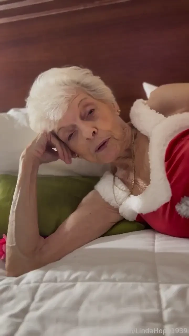 Holiday message gilf milf granny oma grandma mature cougar pussy fuck 