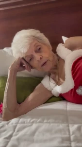 Holiday message gilf milf granny oma grandma mature cougar pussy fuck